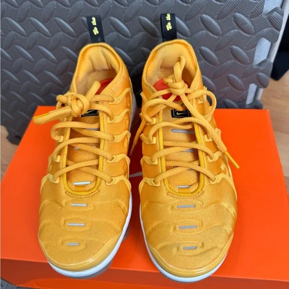 Nike Women’s Vibrant Yellow Air Vapormax Pro Shoes - Picture 8 of 10